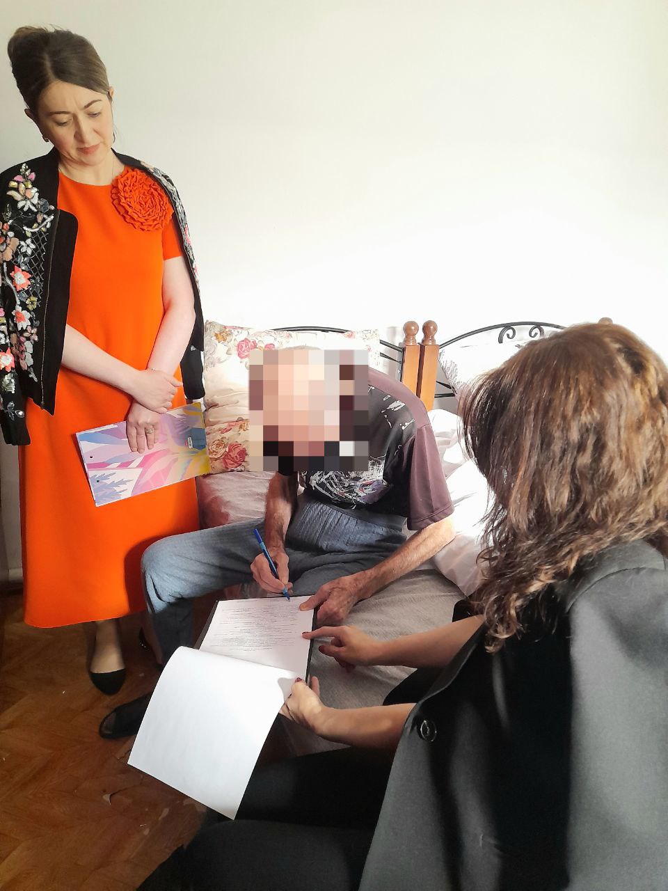 Специалистами отделения срочного социального обслуживания осуществлён выезд с целью оказания содействия в оформлении документов Специалистами отделения срочного социального обслуживания осуществлён выезд с целью оказания содействия в оформлении документов